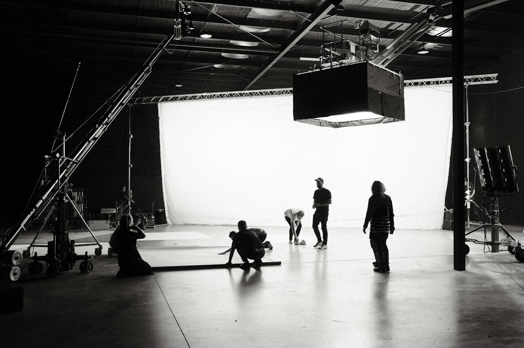 behind the scenes tv set